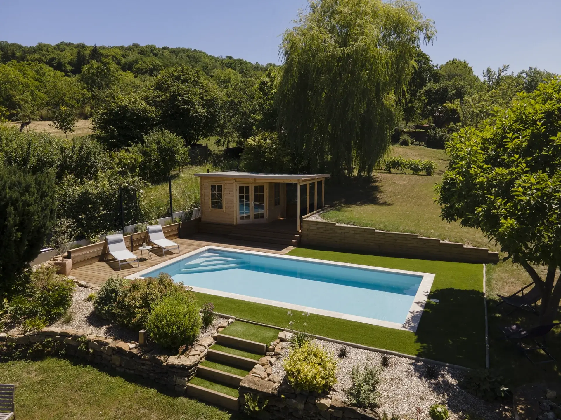 piscine rectangle margelles claires