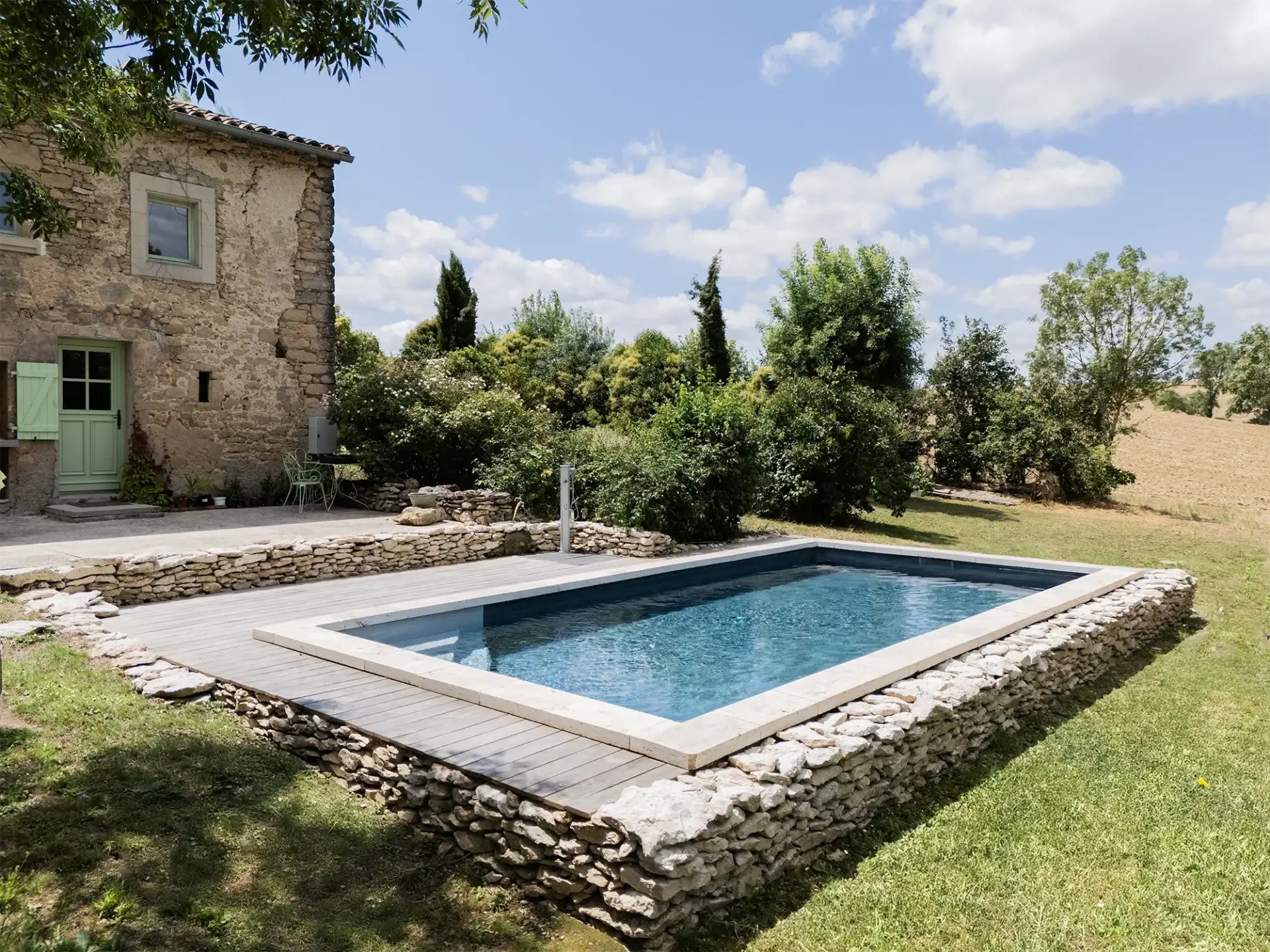 piscine rectangle semi-enterrée