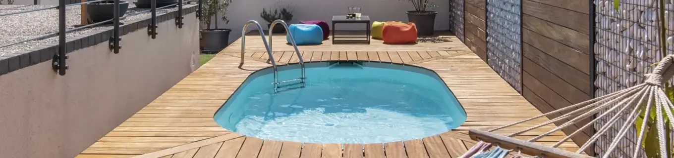 mini piscine plage bois echelle