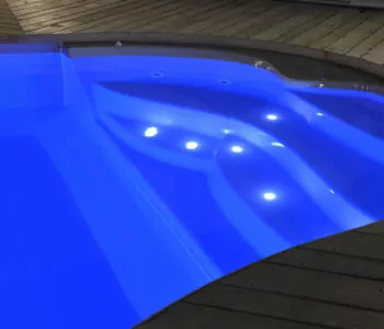 Escalier de piscine Escalight éclairé de nuit