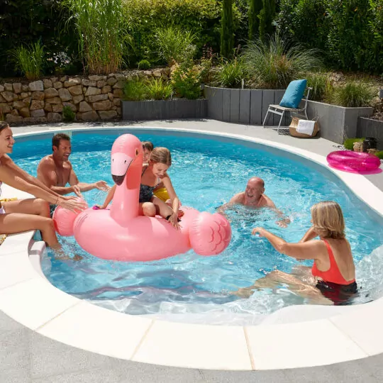 Une piscine privée pour passer du temps en famille et occuper les enfants