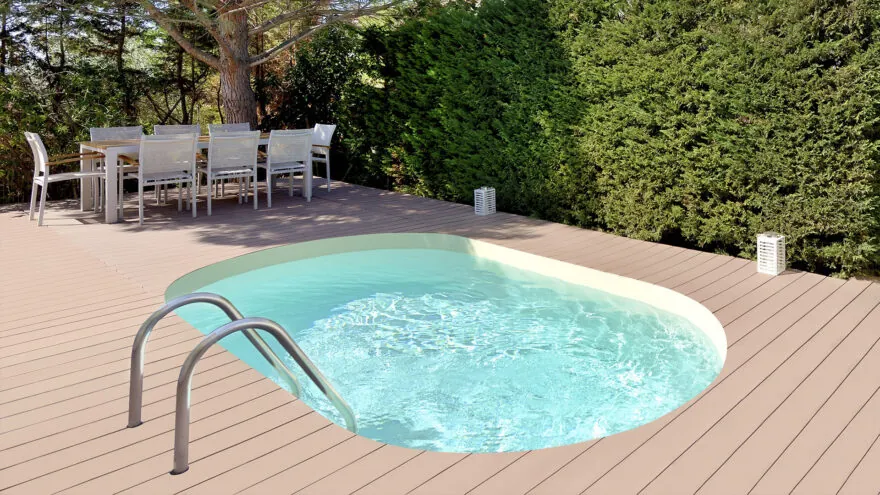 Petite piscine Olivia mini avec terrasse bois