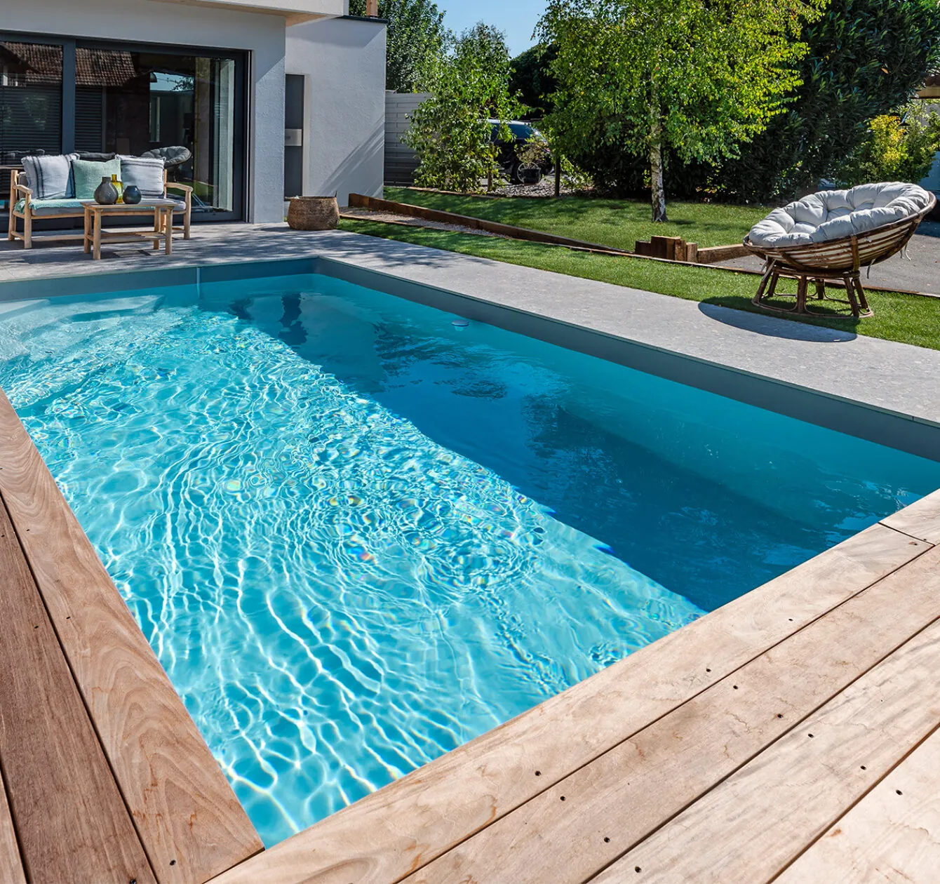 Piscine rectangle en kit avec escalier confort