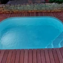 petite piscine escalier intégré
