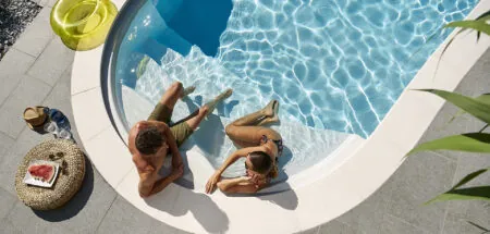 Utiliser un assistant piscine connecté permet de simplifier l’entretien et de profiter davantage de la piscine