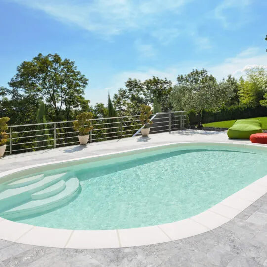 Piscine pour terrain en pente