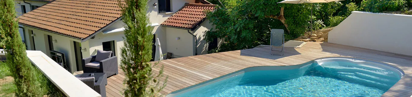 piscine moderne design de forme libre Cléa