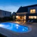 Piscine de nuit de forme libre
