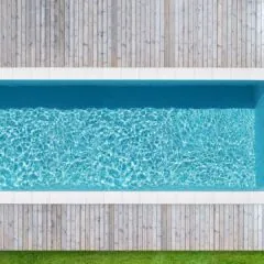 instalar una piscina para nadar de 10 m por 4