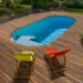 piscina con panca e scale