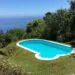 piscina elevada con vistas al mar