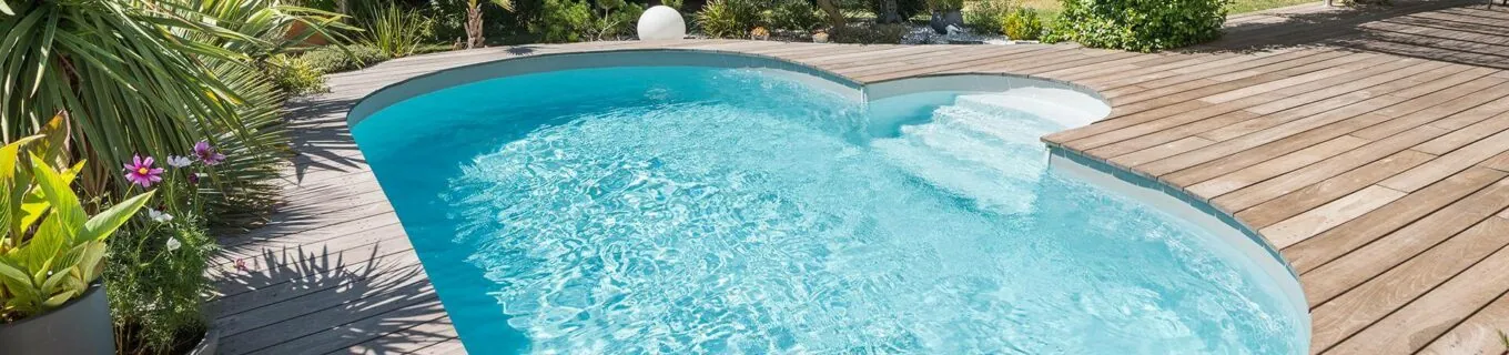 piscina ovalada Olivia con escalera integrada