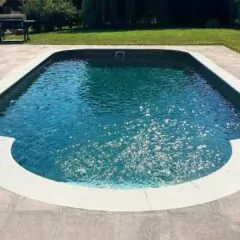 rechthoekig zwembad met liner van leisteen
