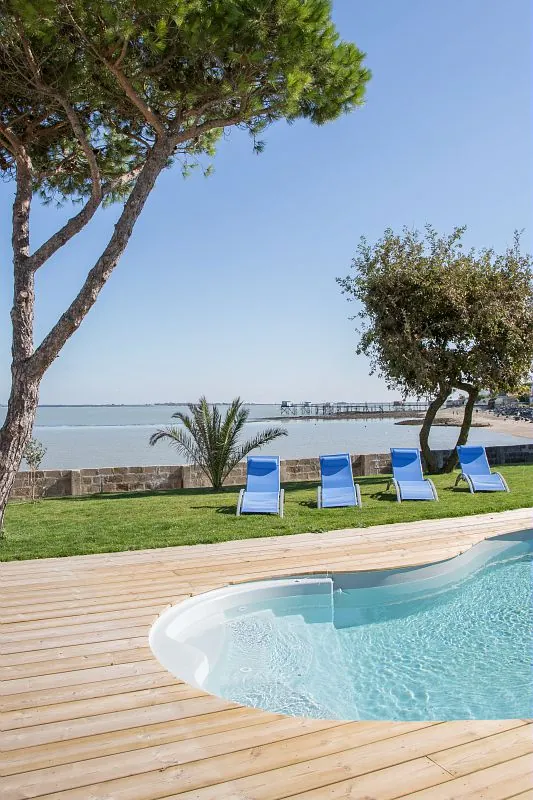 grande piscina a fagiolo