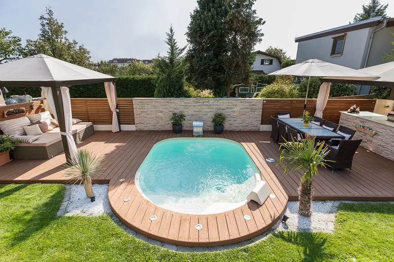 piccola piscina rettangolare 10m2