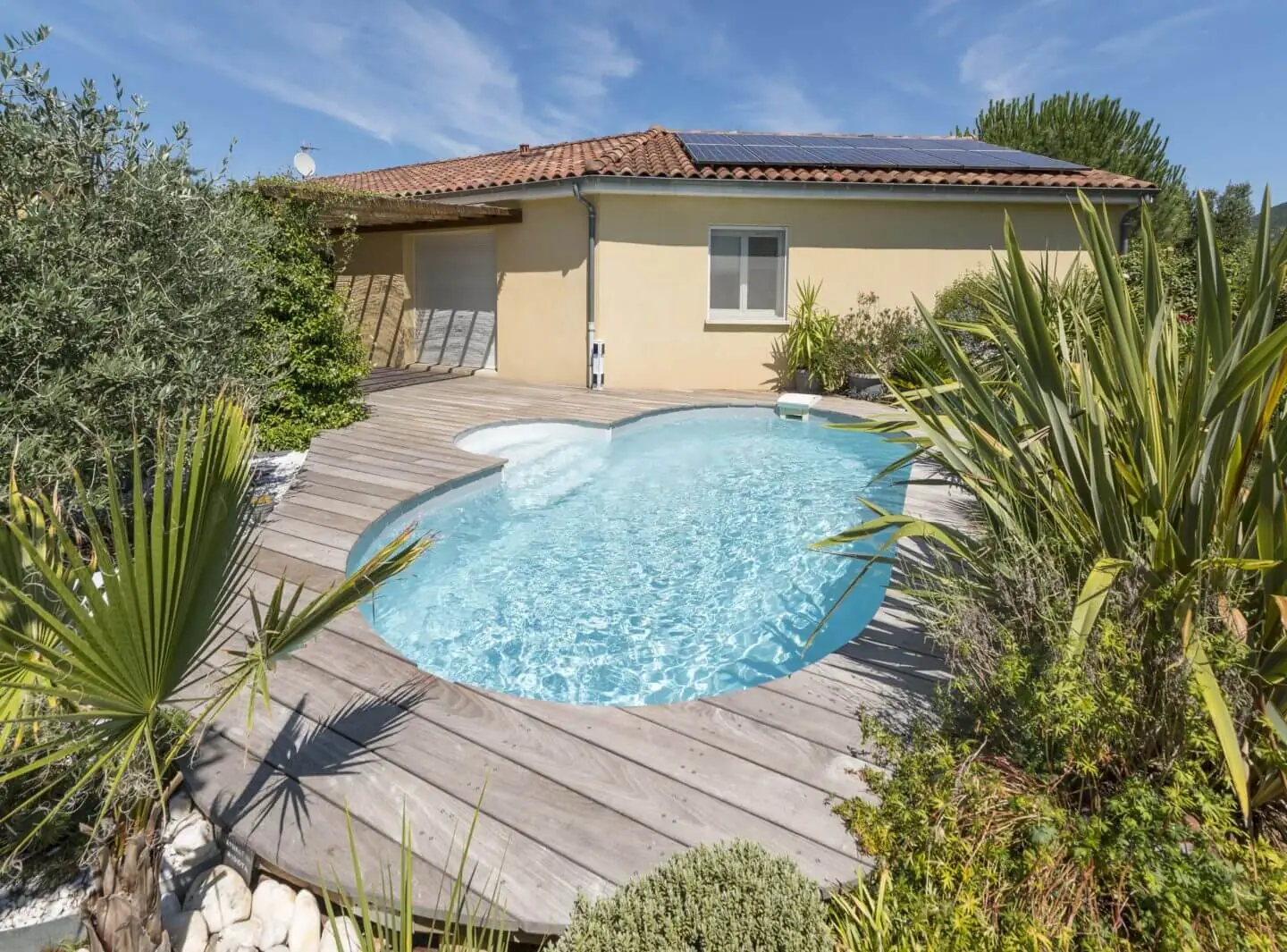 avantages piscine ovale