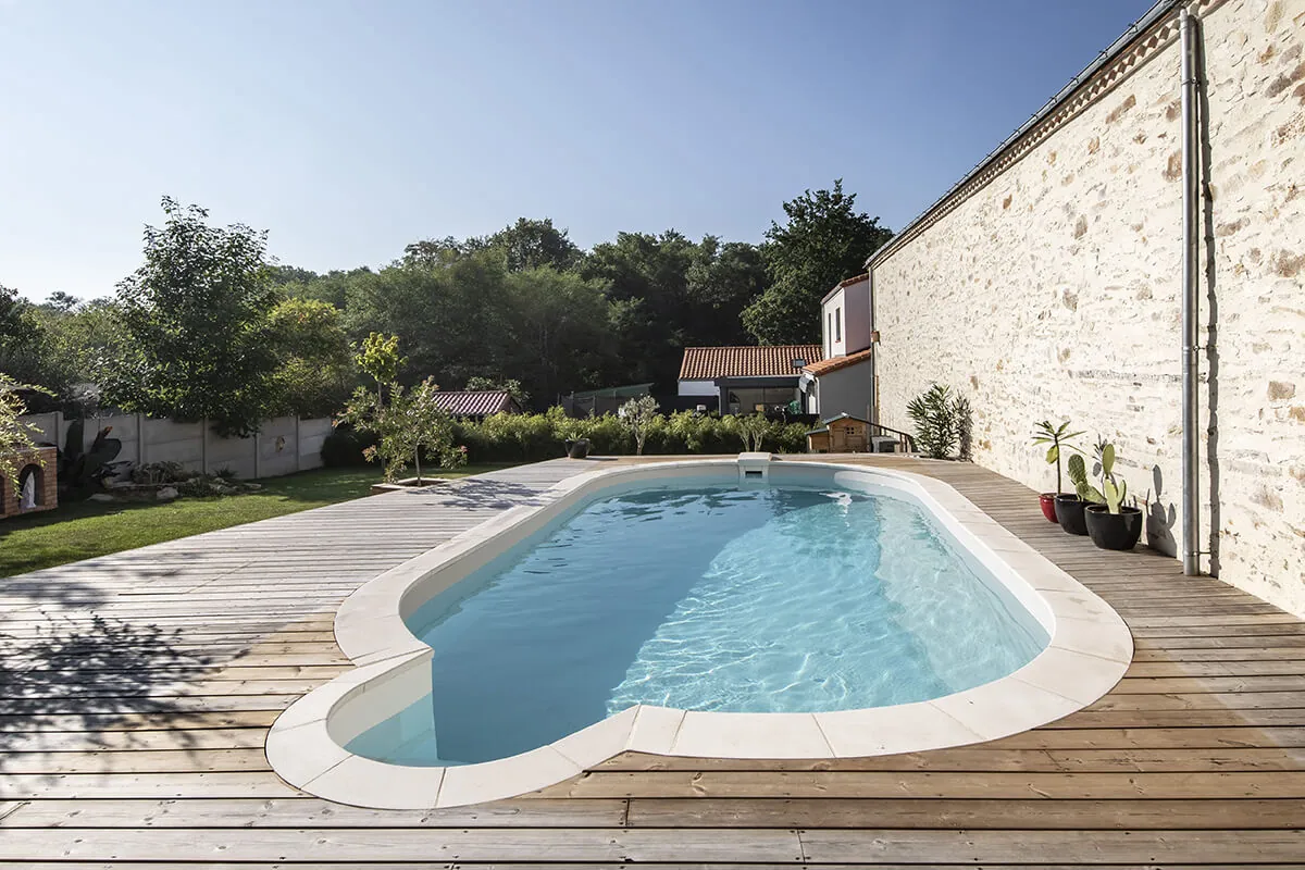 avantages piscine ovale